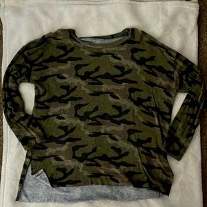 Womens size Large American Eagle Soft and Sexy Sweater.